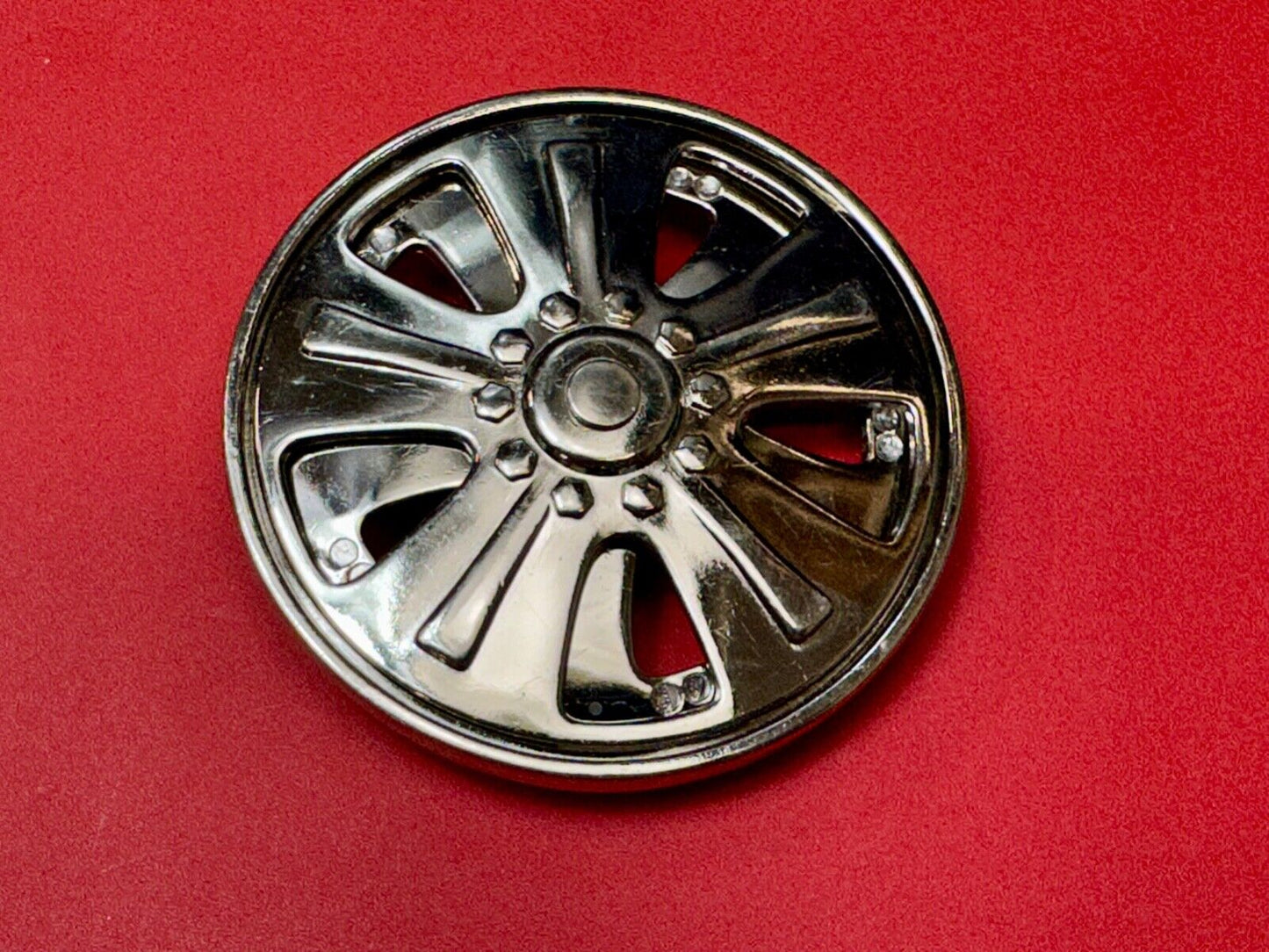Tricked out Car Wheel Tire Rim silver color SPINNER moving belt buckle