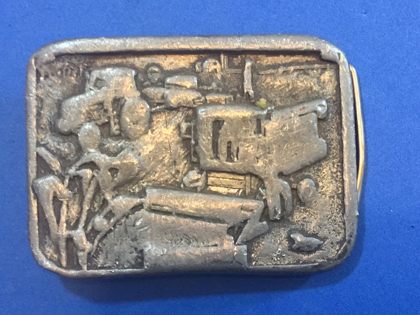 VINTAGE 1980s **CASE/INTERNATIONAL HARVESTER** TRACTOR COMBINE BELT BUCKLE 1985