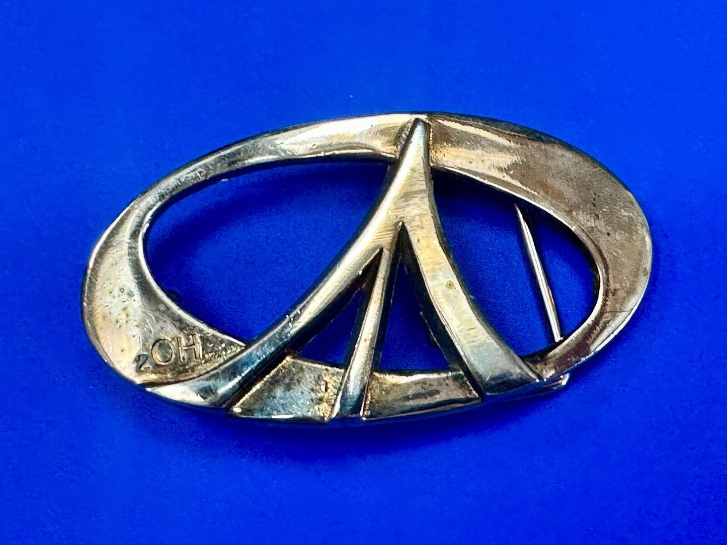 2OH Logo Emblem Peace love & Rock & Roll gold color belt buckle