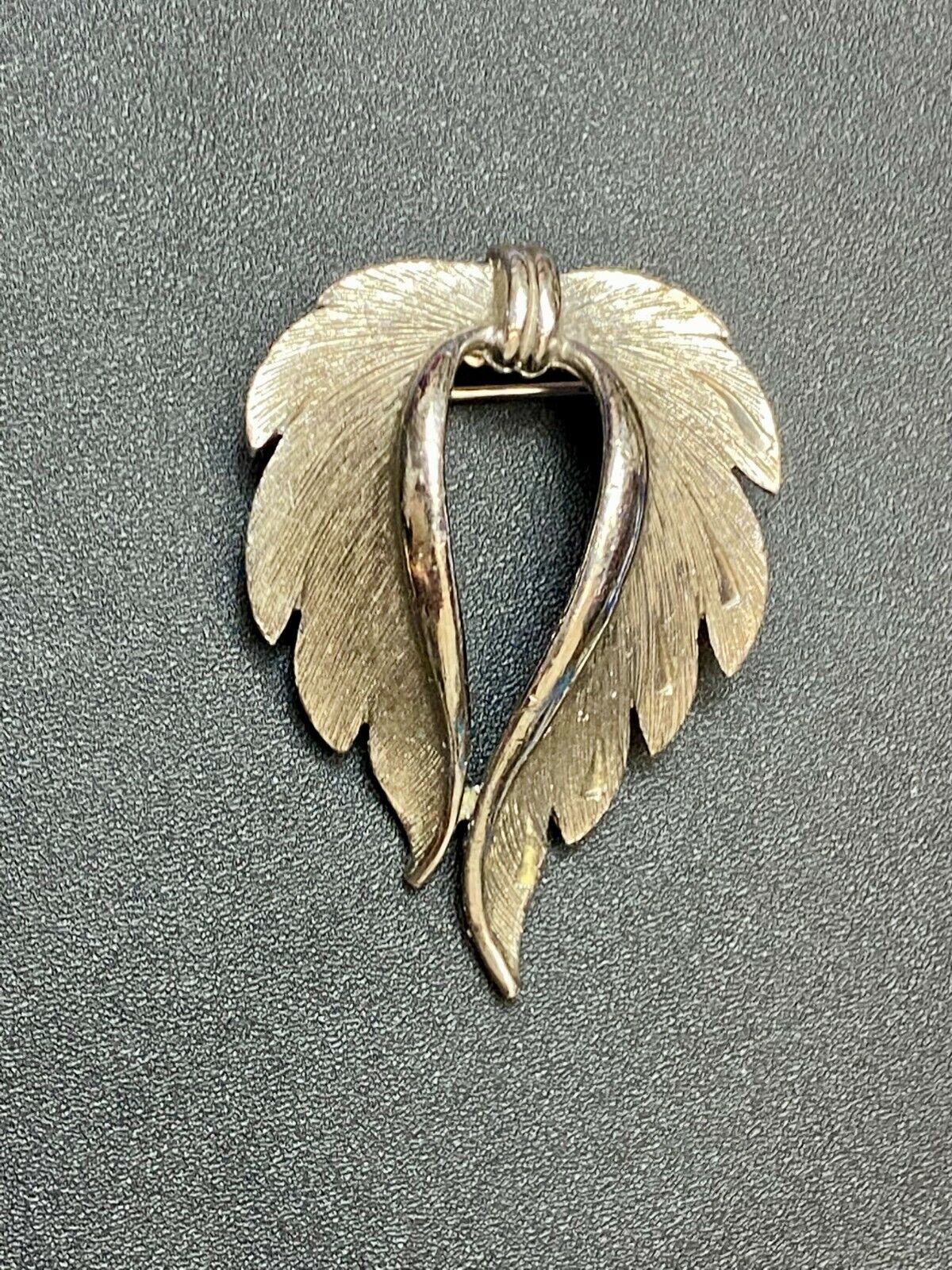 Vintage LEAF shaped silver tone JJ Jonette Brooch pin