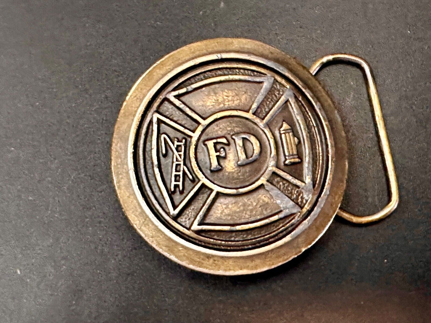 Vintage 1977 Fire Department FD Hook & Ladder Emblem belt buckle