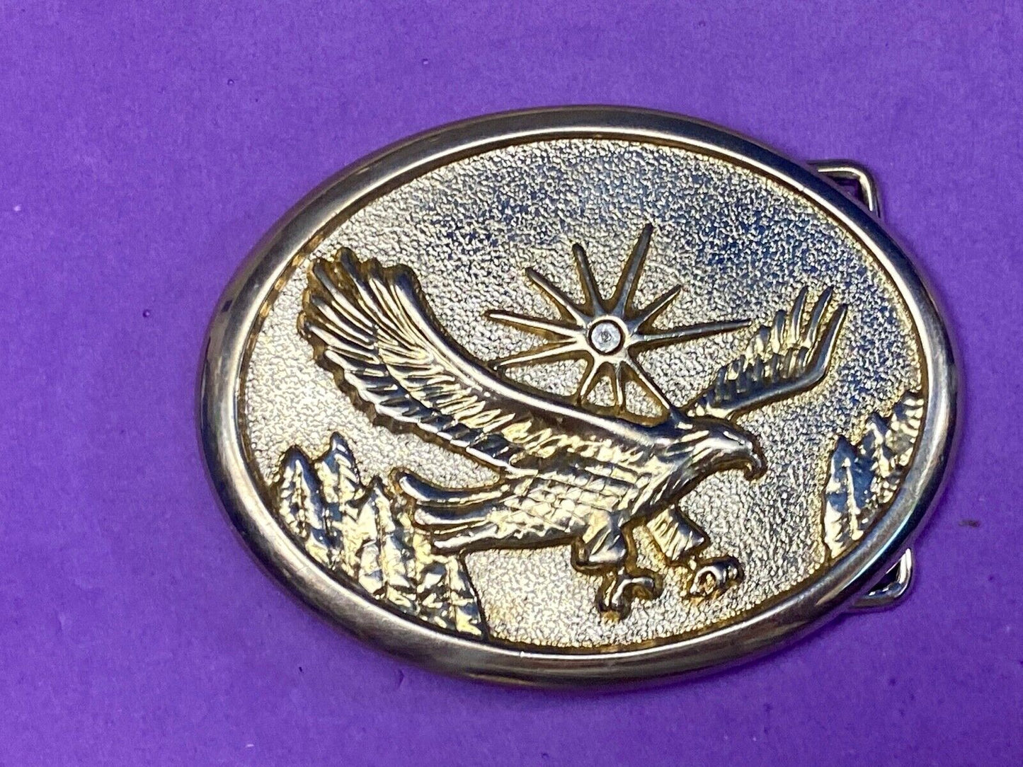VINTAGE GOLD TONE AMERICAN EAGLE IN FLIGHT BELT BUCKLE with STAR Burst