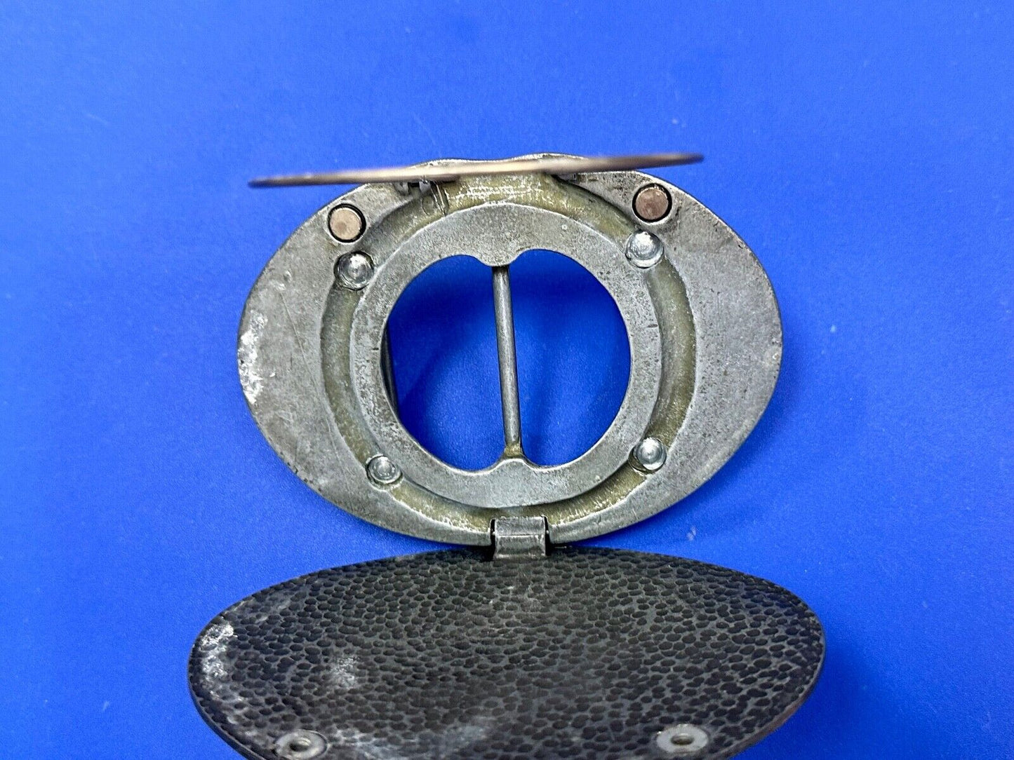 Bev Buckle The Beer Buckle Beverage Can Holder USA made Belt Buckle