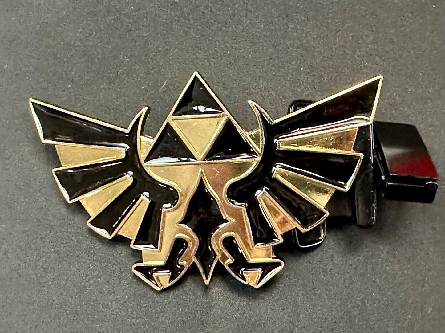 THE LEGEND OF ZELDA Black and Gold Triforce 2015 Nintendo gamers BELT BUCKLE