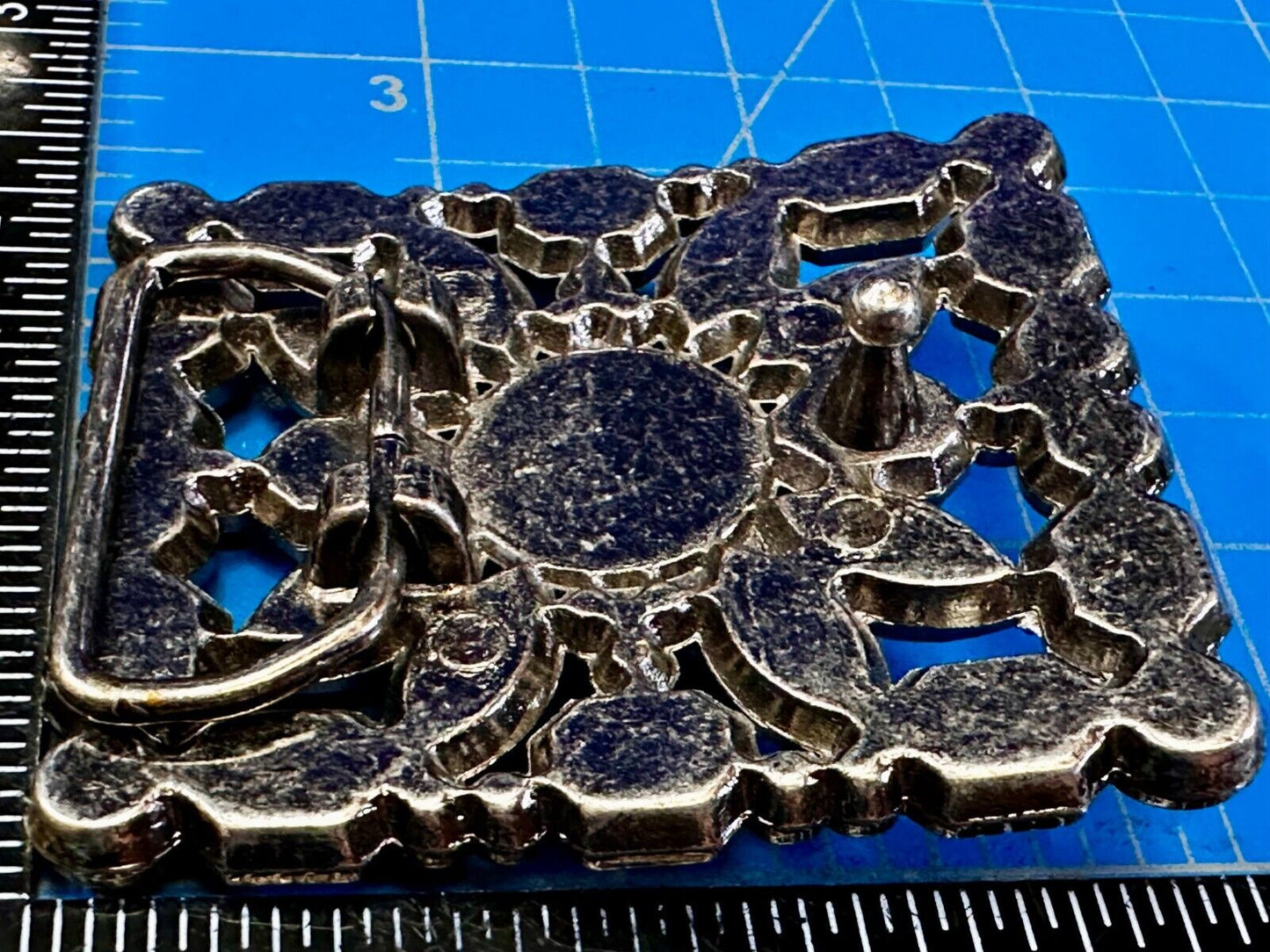 Beautiful Faux Flower Turquoise Stone Covered Hippie Vibe Western Belt Buckle