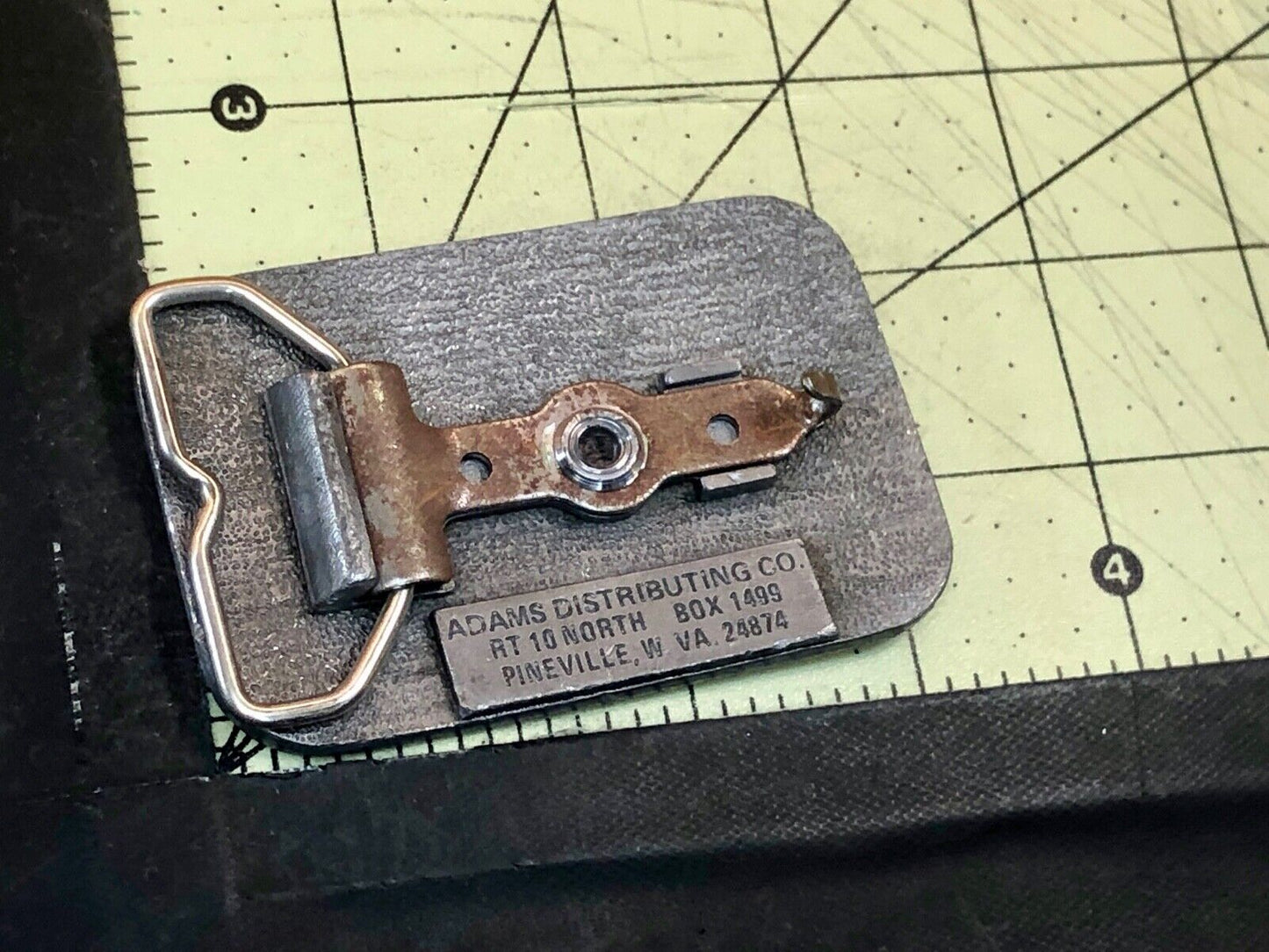 Vintage 1984 - WAKEFIELD golf country club belt buckle