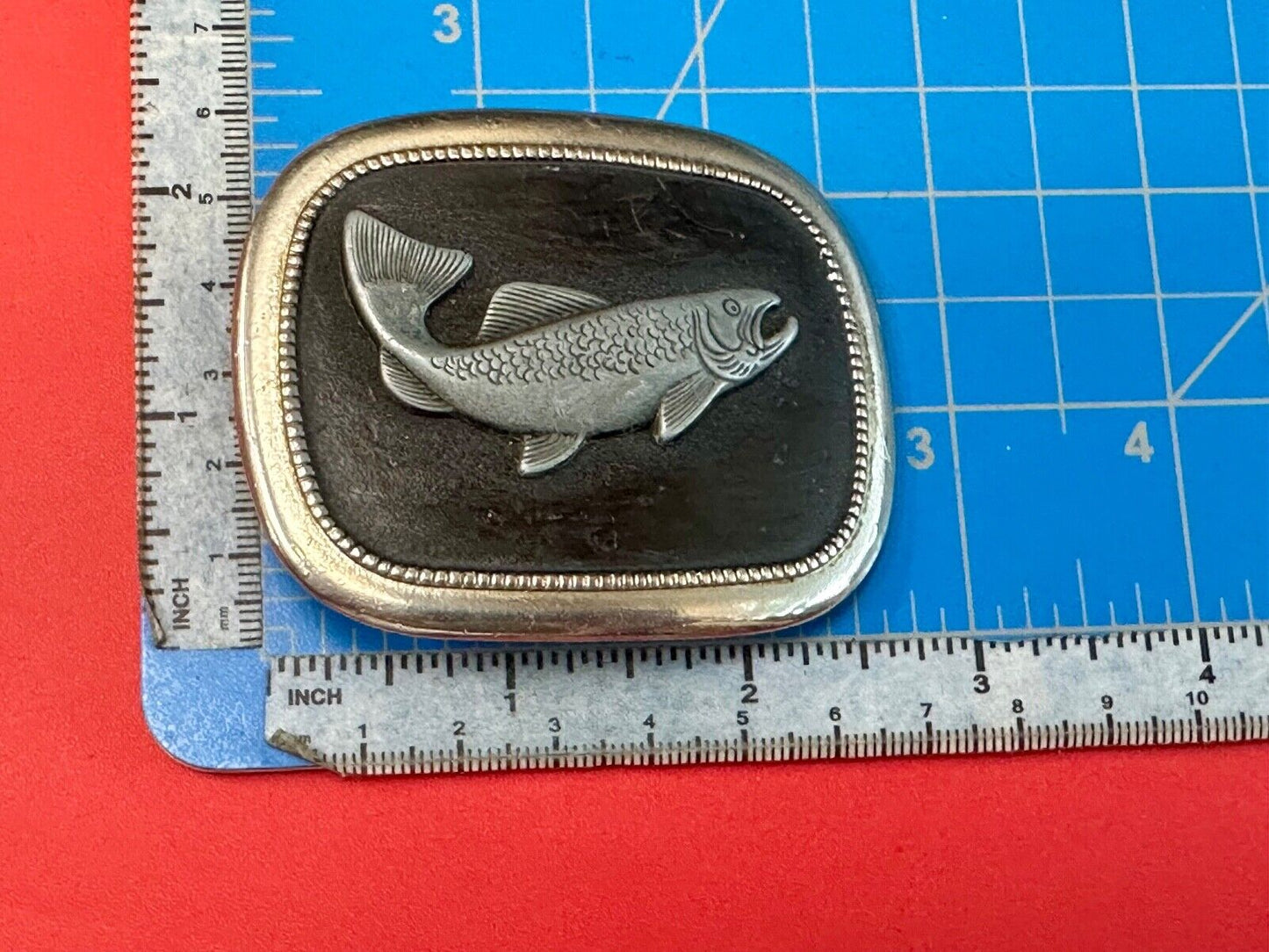 Vintage Curved Fish jumping to lure bait fishing belt buckle - perfect gift!