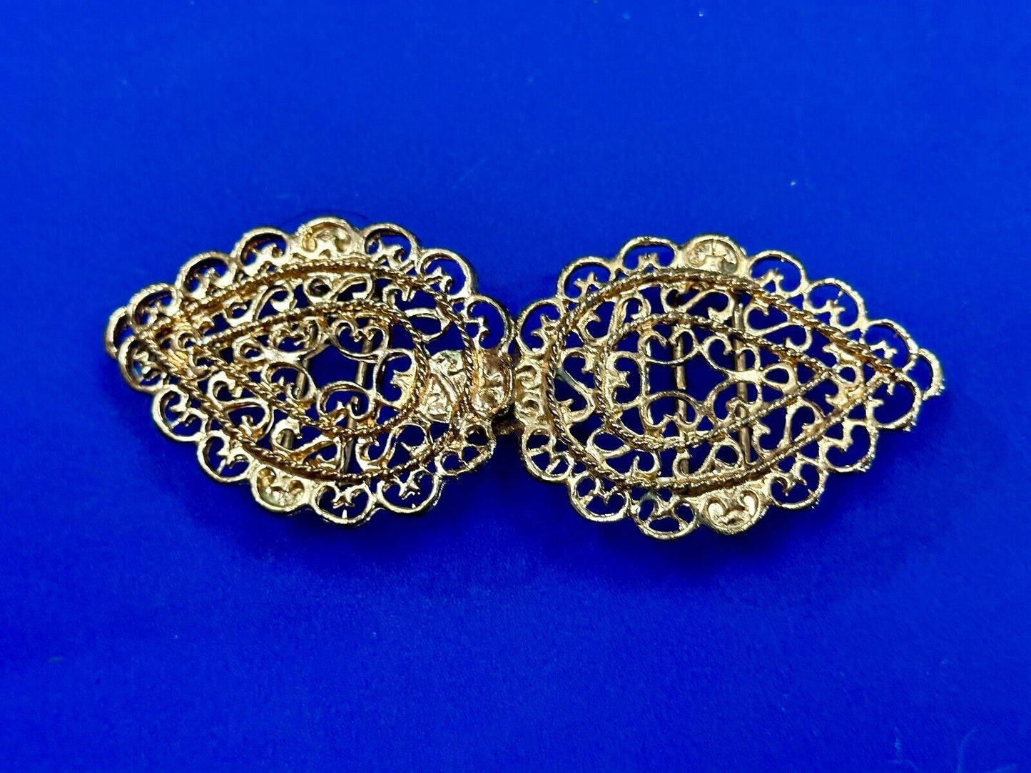 2 Pc interlocking Ribbon Filigree Open Cut-Out Gold Tone Small Belt Buckle