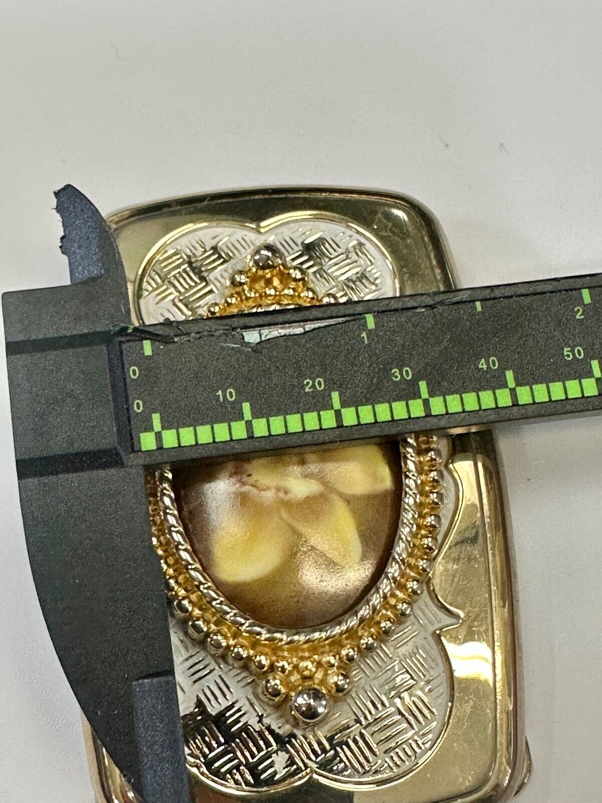 Vintage cabochon cab style flower centerpiece beautiful gold tone belt buckle