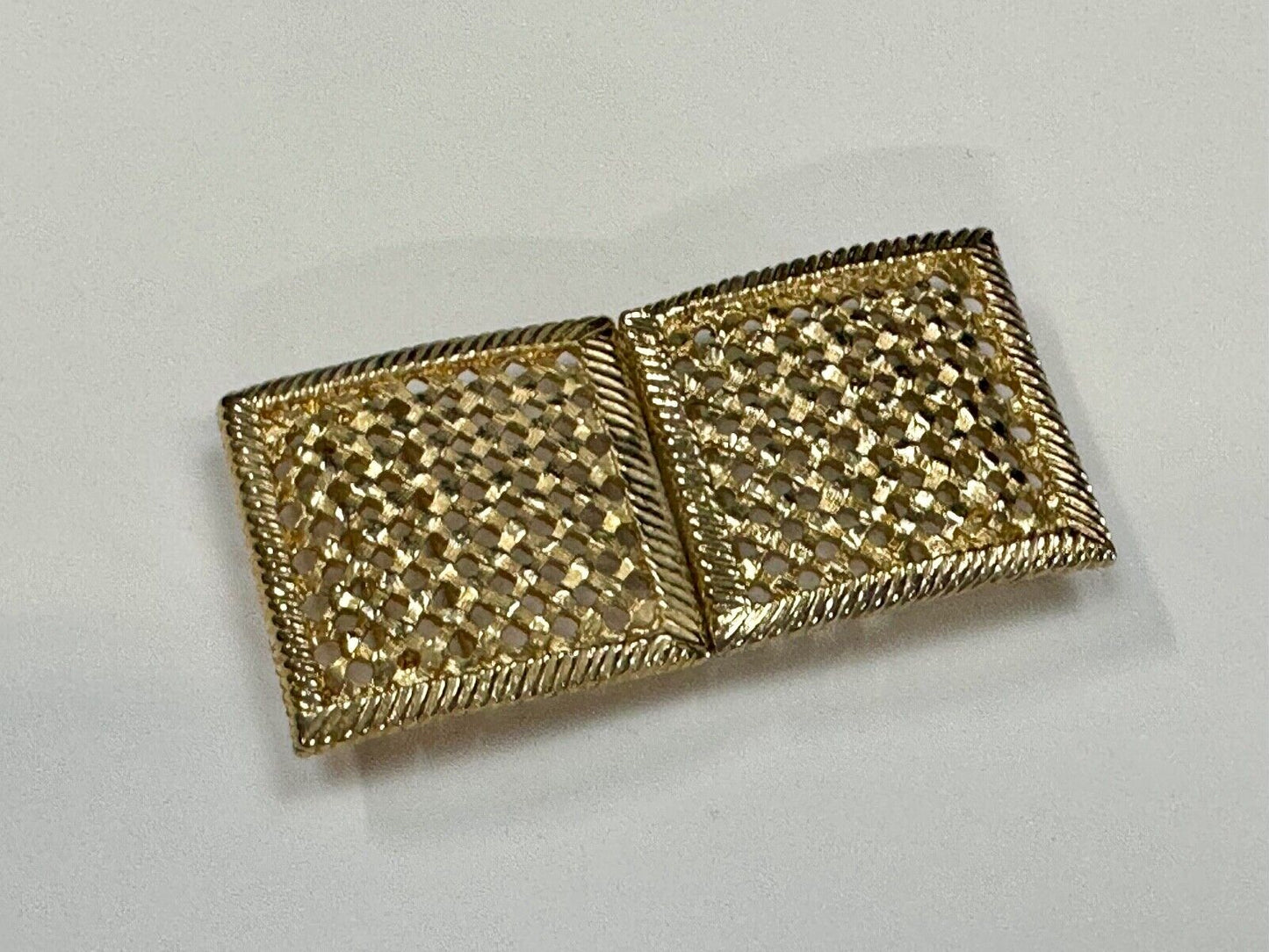 Basket Weave Pattern Vintage Two-piece interlocking gold tone belt buckle