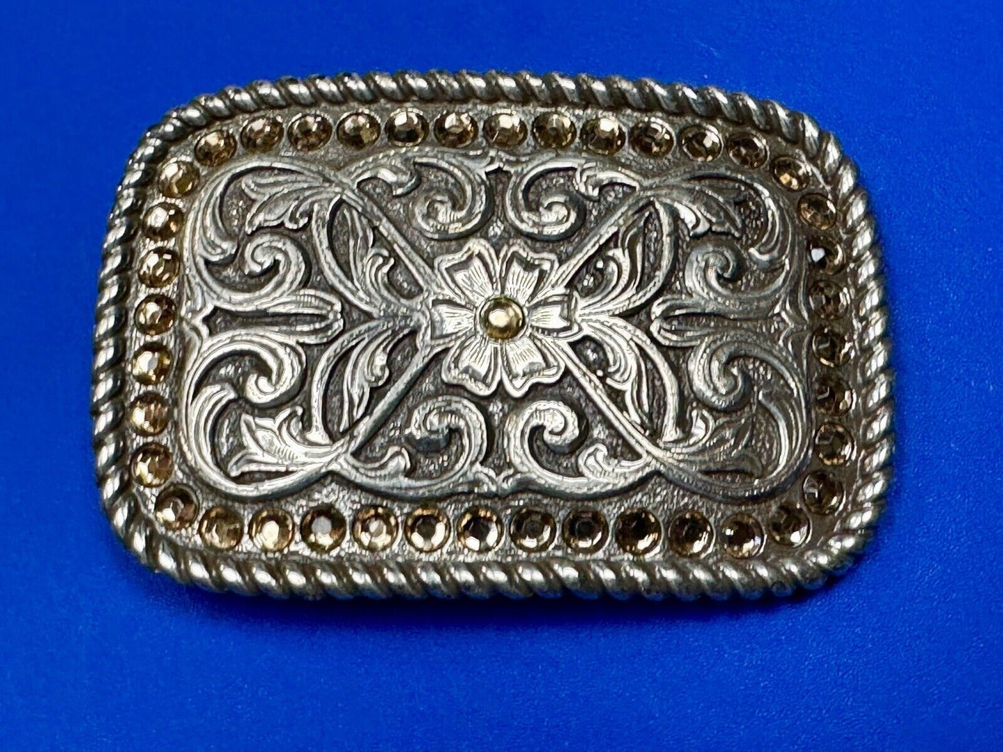 Beautiful western cowgirls rectangular belt buckle w/ Rhinestone boarder