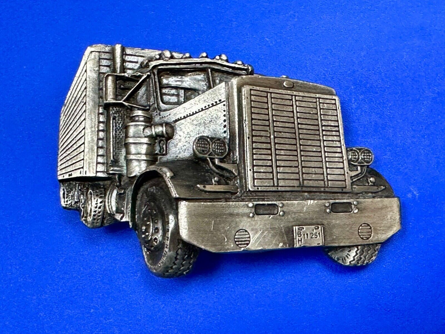 Vintage Cutout SEMI Truck Big Rig Cab USA made belt buckle Y-86