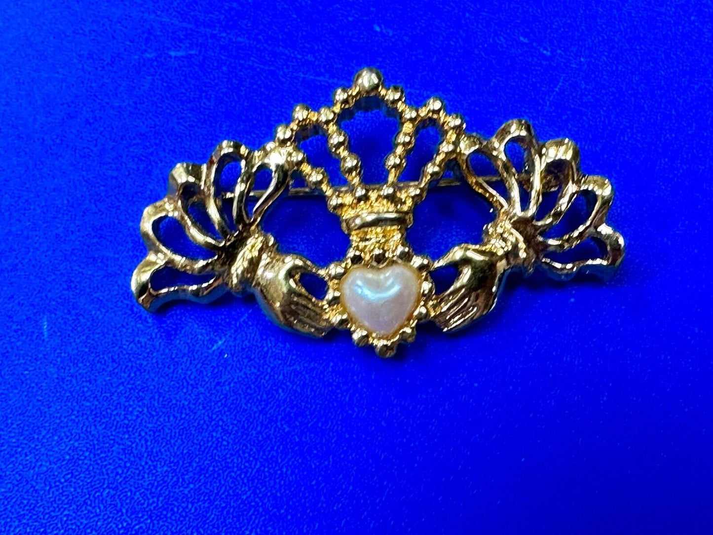 Vintage Avon Goldtone Brooch Pin Claddagh Hands Heart Crown Pearl Heart Bead