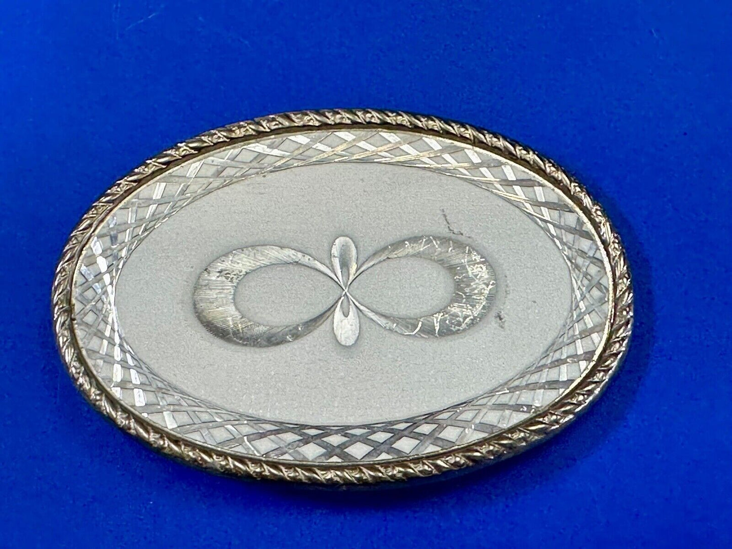 Vintage etched figure 8 pattern oval silver tone belt buckle