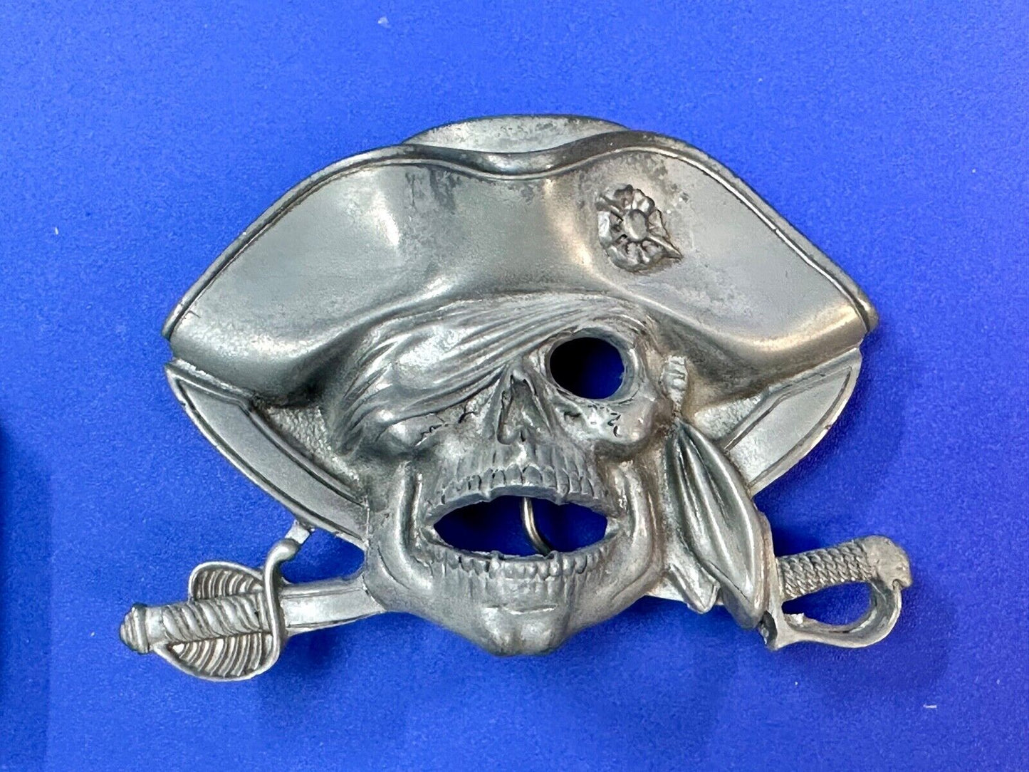 VINTAGE 1997 **PIRATE SKULL** FANTASY ARTWORK PEWTER BELT BUCKLE