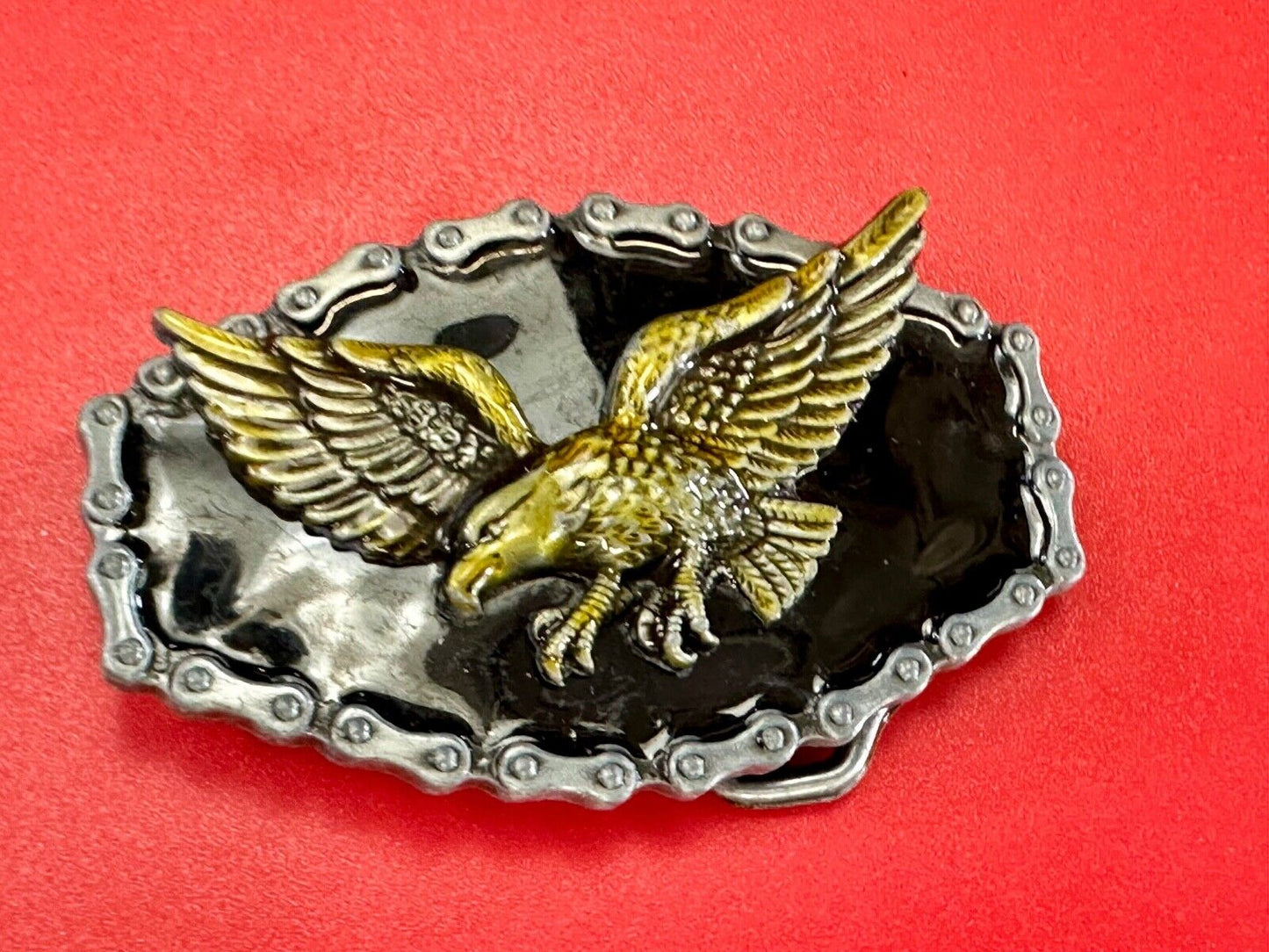 Bikers Patriotic American Eagle Flying Hunting Vtg. belt buckle w/ chain boarder