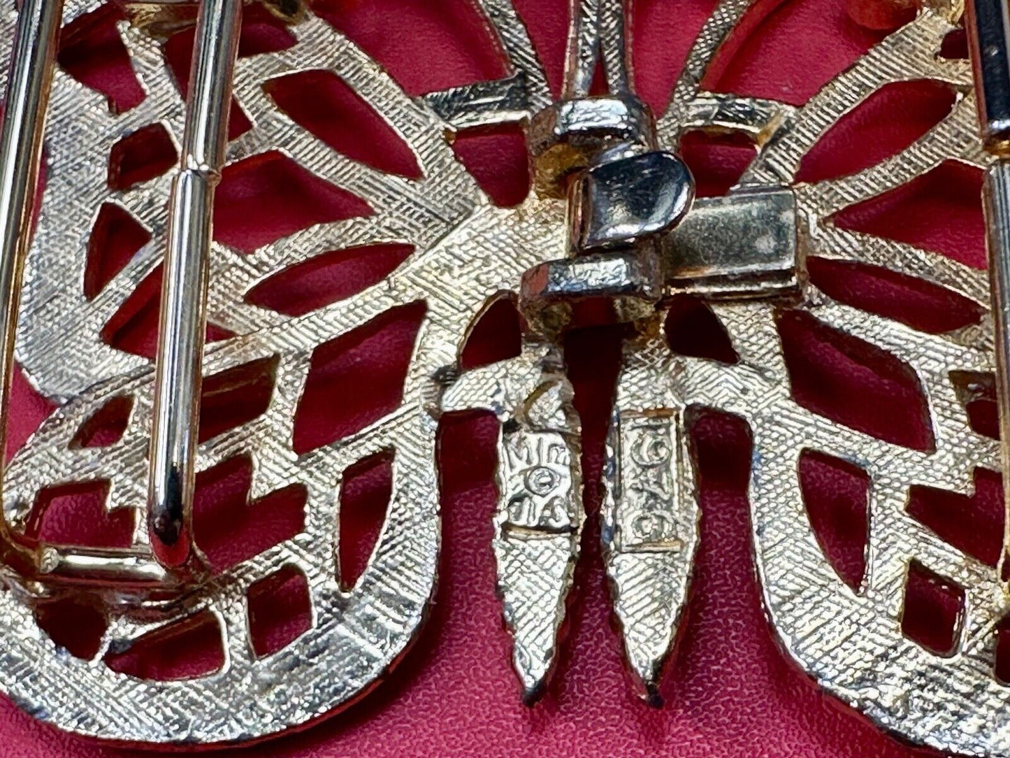 Beautiful BUTTERFLY gold tone two-piece interlocking Mimi Di N 1976 belt buckle