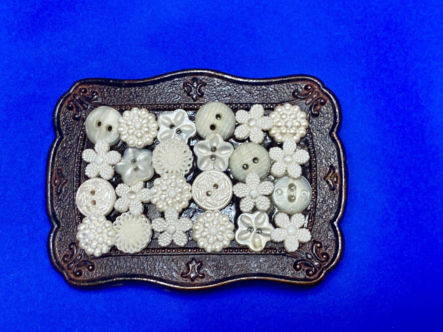 Artisan? Cute Button Steampunk Style Western Framed Belt Buckle