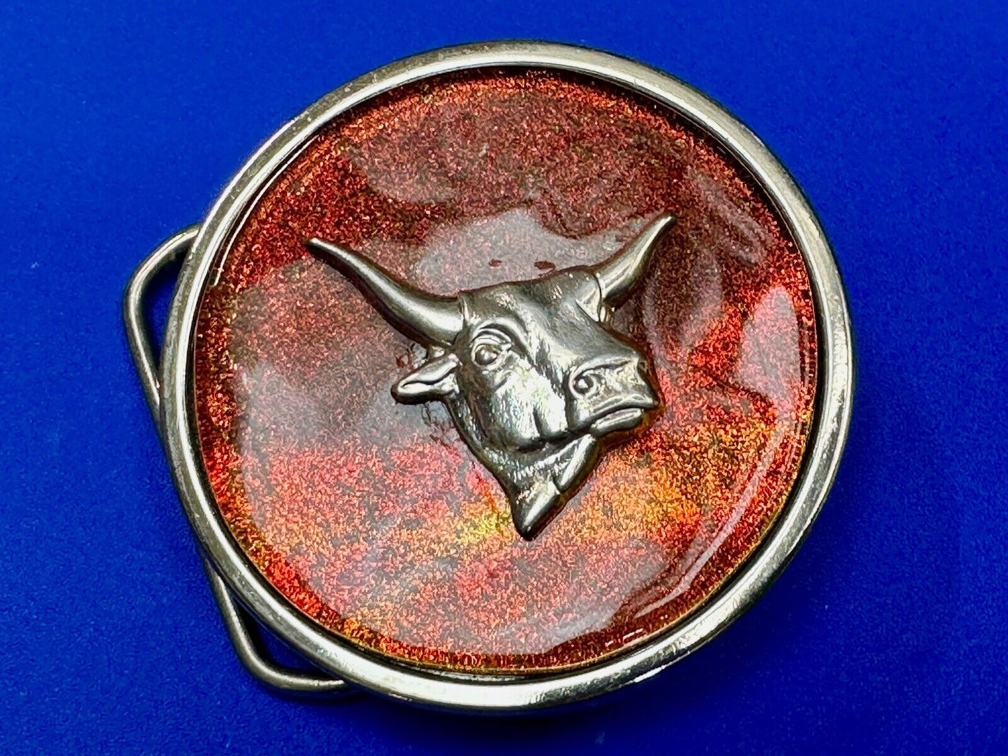 Texas Longhorn - Silver tone dimensional Steer on round retro red Belt Buckle