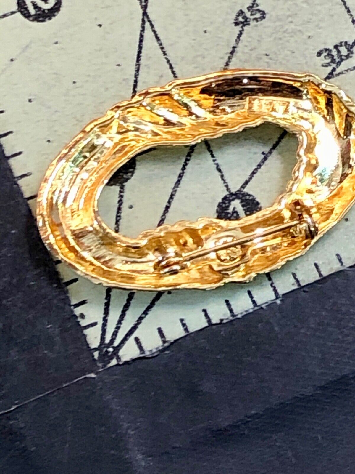 Vintage AAI signed Gold tone Circular Pendant brooch