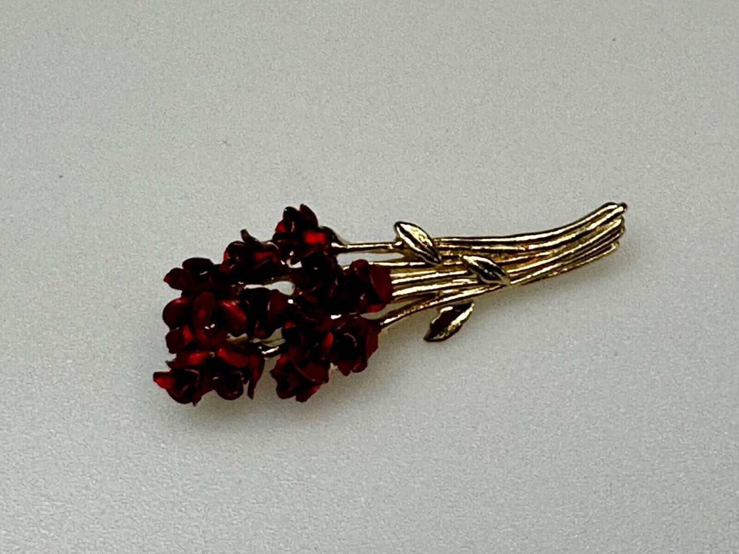 Beautiful Dozen of Red Roses Bouquet Gold Tone Brooch Pin Marked Signed DM 97