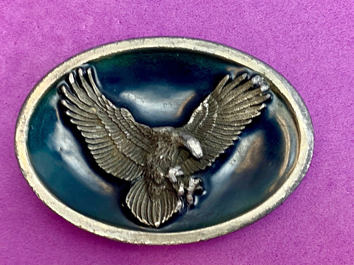 Vintage 1988 EAGLE FLYING HUNTING LANDING 3D BERGAMOT BUCKLE CO MAKER Z-45