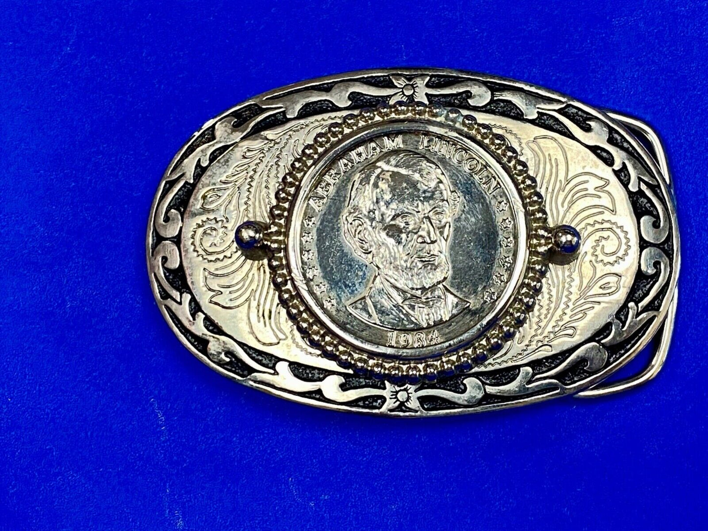 Vintage 1984 Abe Abraham Lincoln Coin centerpiece on collectors belt buckle