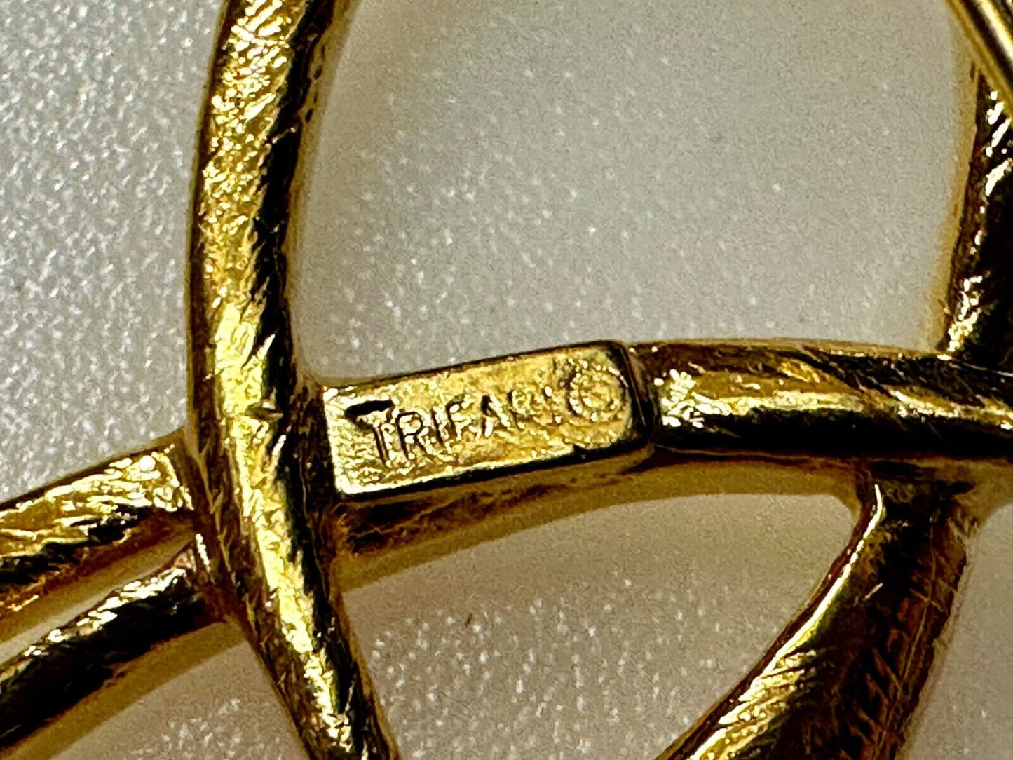 Beautiful Ribbon Looped Bow Gold Tone Vintage Brooch Pin Signed by Trifari