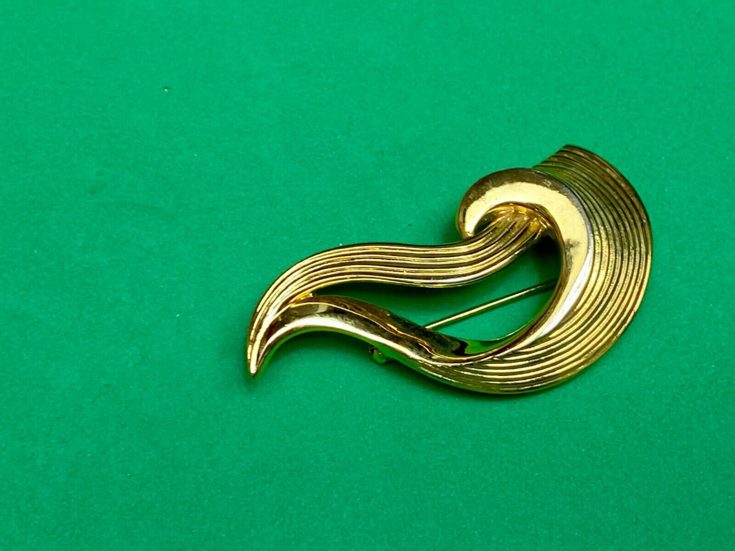 Vintage Brooch MJENT M Jent gold tone Abstract leaf swirl wave Large lapel pin