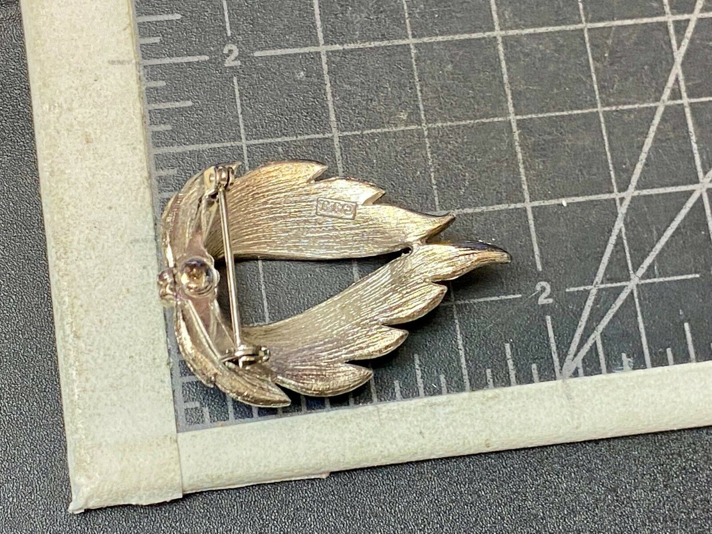 Vintage LEAF shaped silver tone JJ Jonette Brooch pin