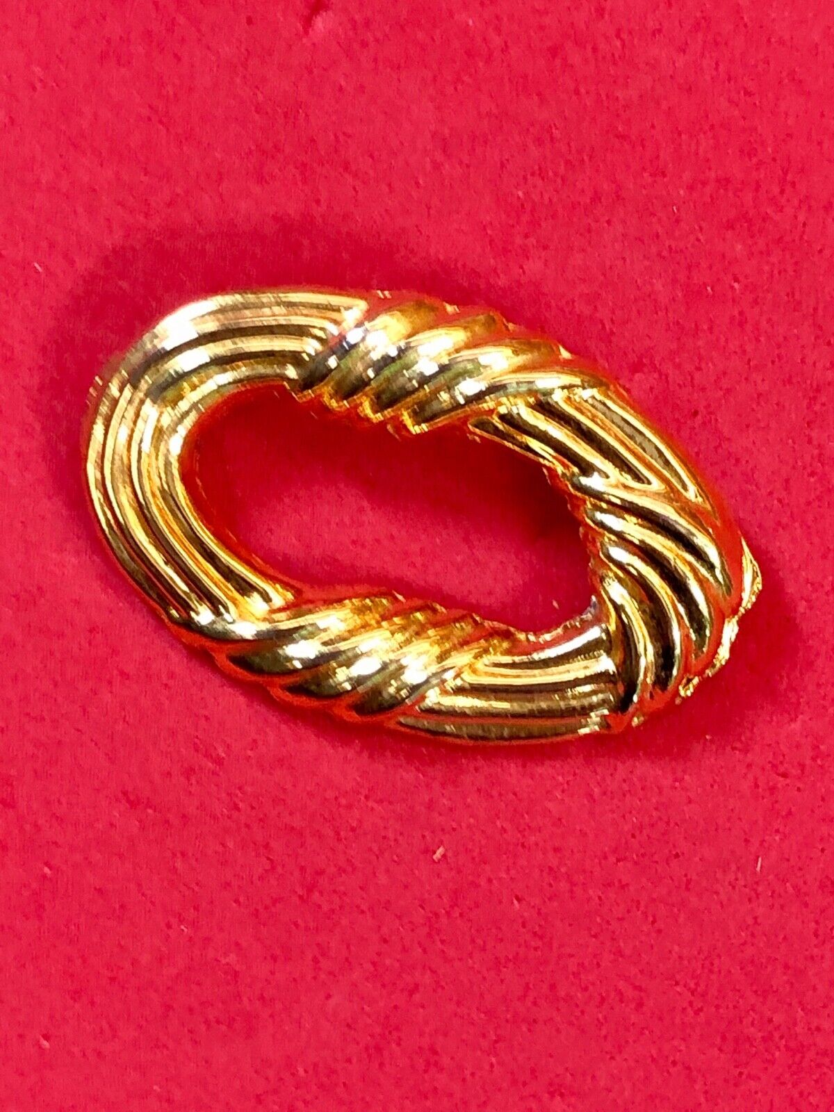 Vintage AAI signed Gold tone Circular Pendant brooch