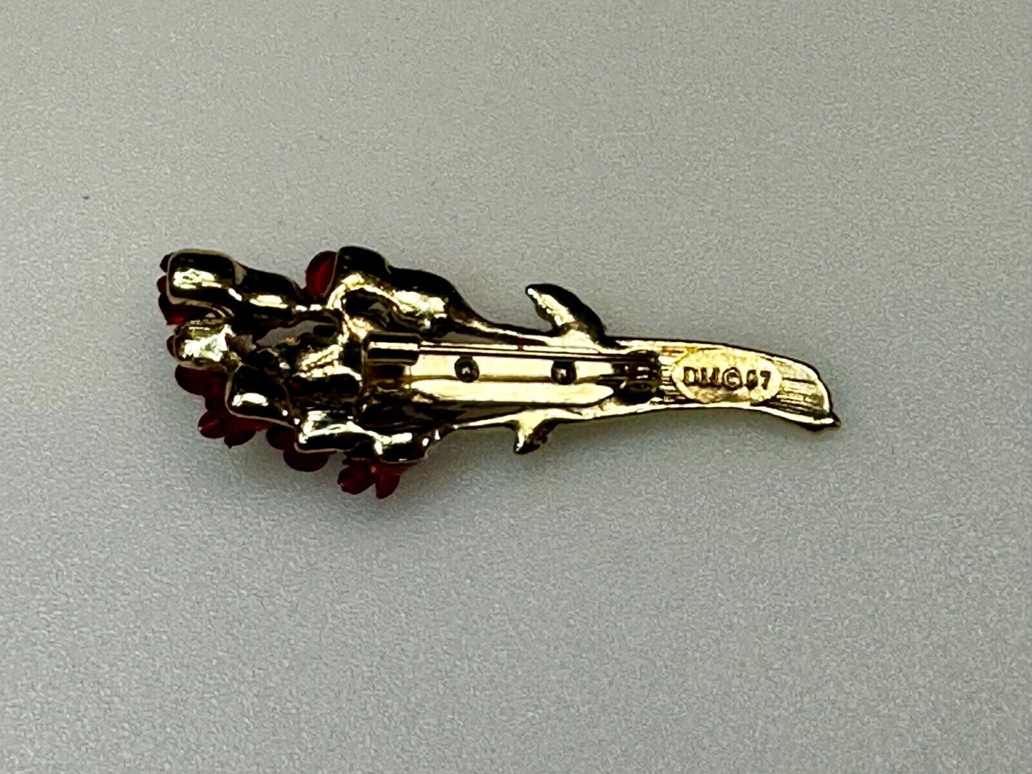 Beautiful Dozen of Red Roses Bouquet Gold Tone Brooch Pin Signed DM 97