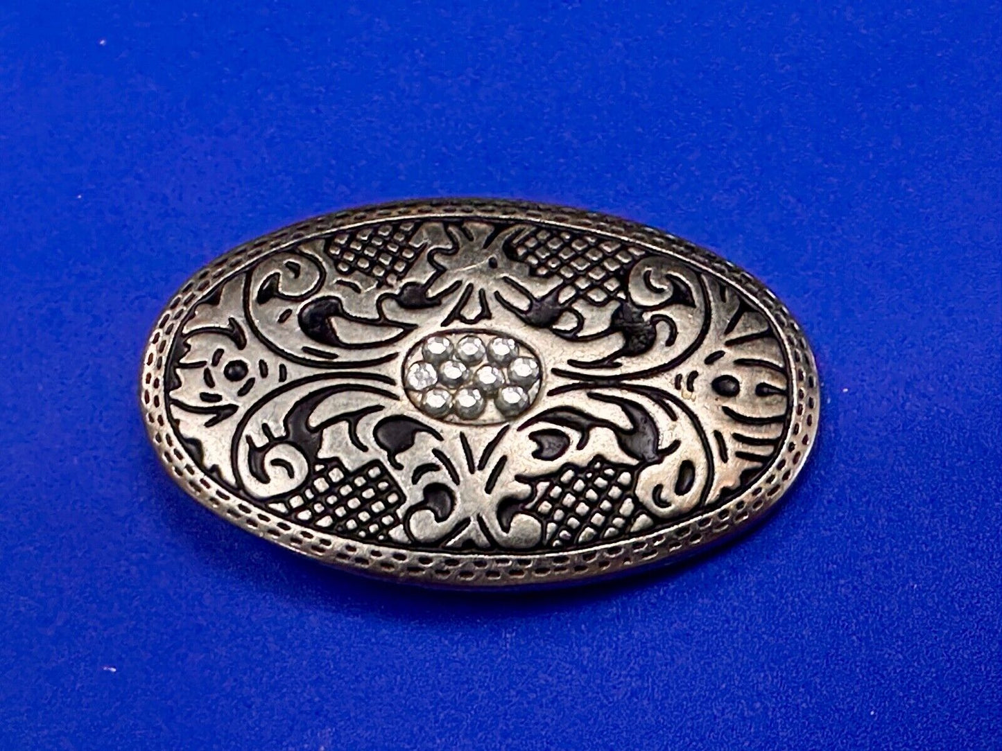Vintage Cluster Centered in southwestern pattern oval belt buckle