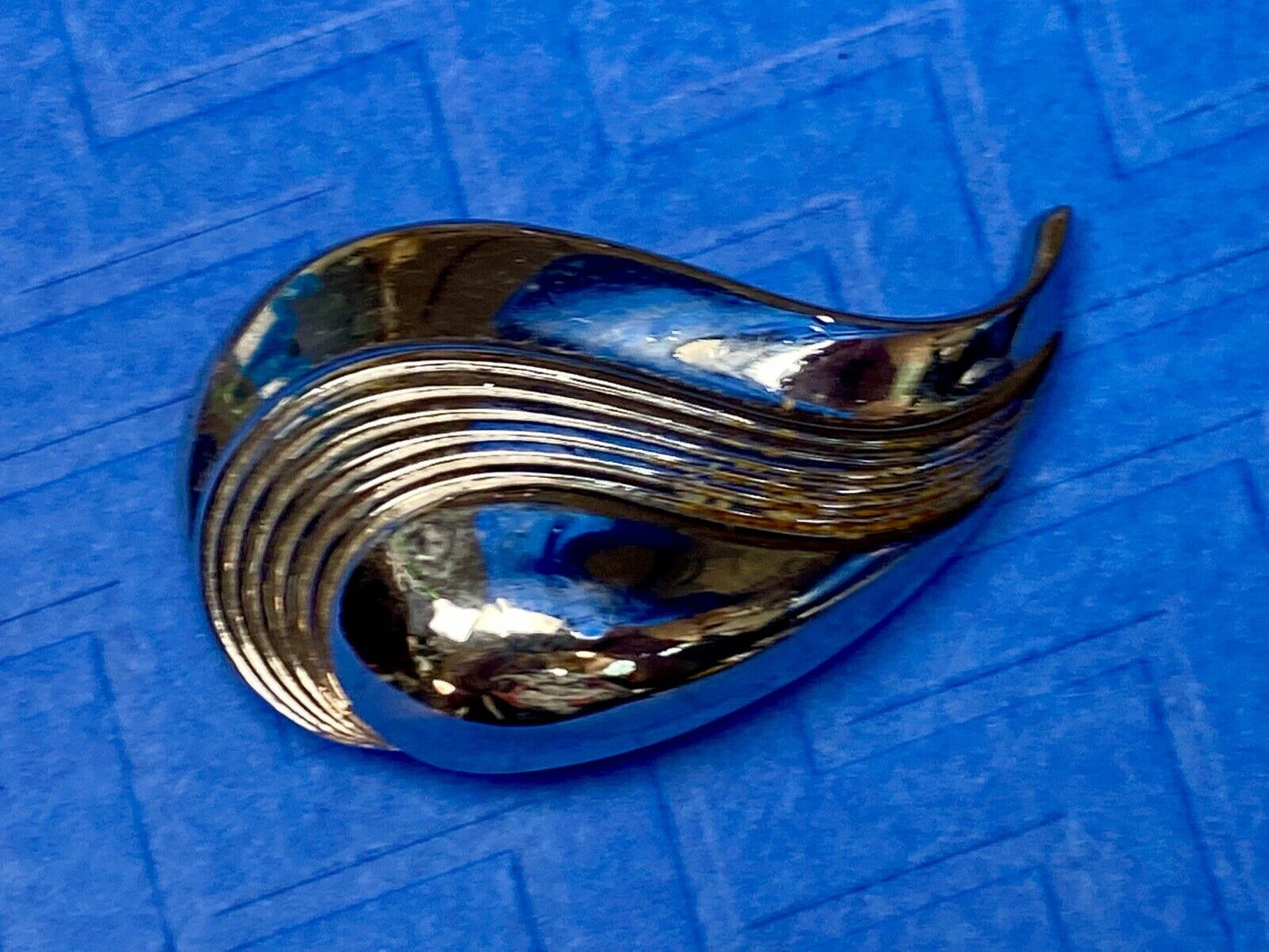 vintage crown trifari swirl leaf brooch pin broach