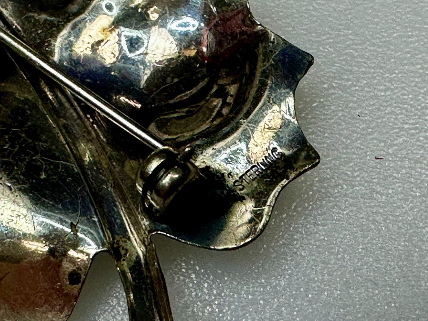 2" Autumn Fall Curvy Leaf Figure Sterling Silver Brooch Pin