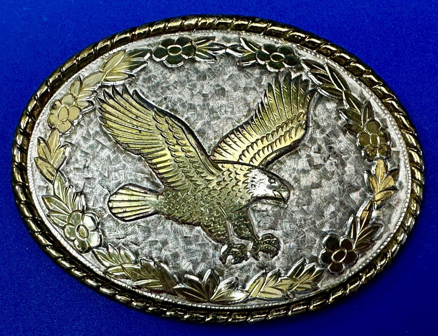 Vintage EAGLE flying High western etched flower swirl design belt buckle - W