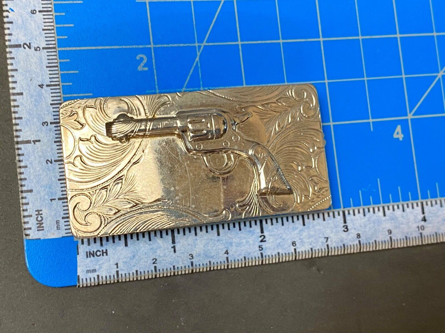 Beautiful Gun Pistol Six Shooter Rockmount flower swirl rectangular belt buckle