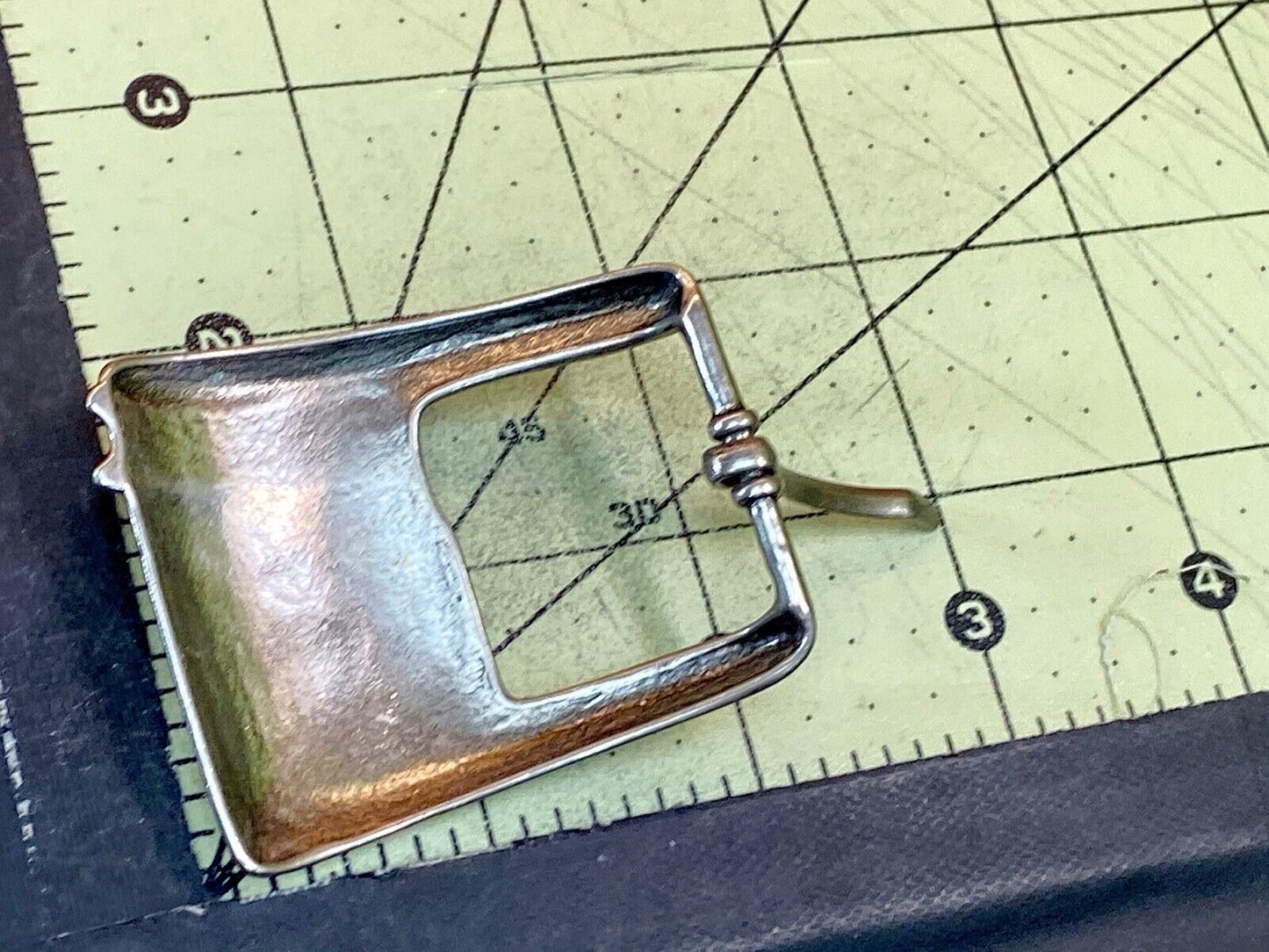 Thin Metal Belt Buckle - Retro Pattern