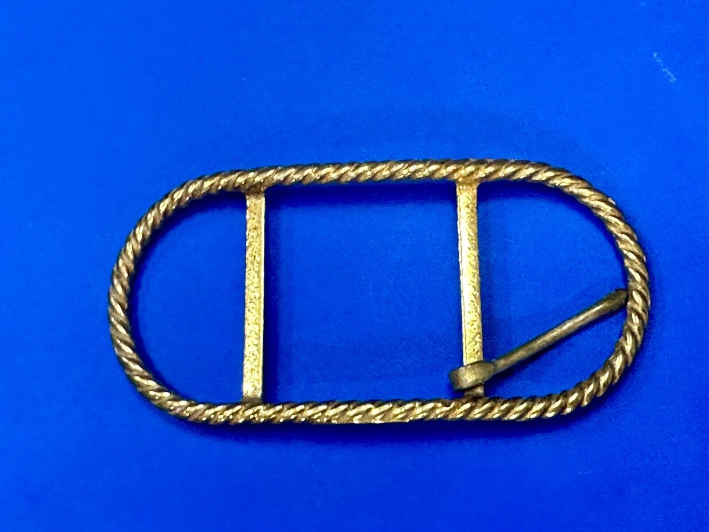unique 4" wide Vintage gold tone Rope or Knot pattern belt buckle