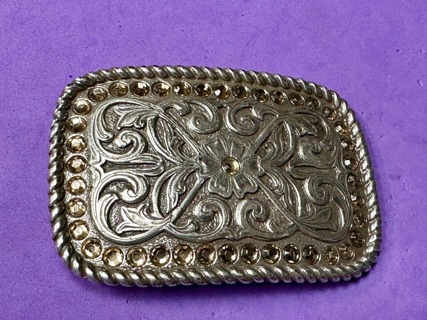 Beautiful western cowgirls rectangular belt buckle w/ Rhinestone boarder