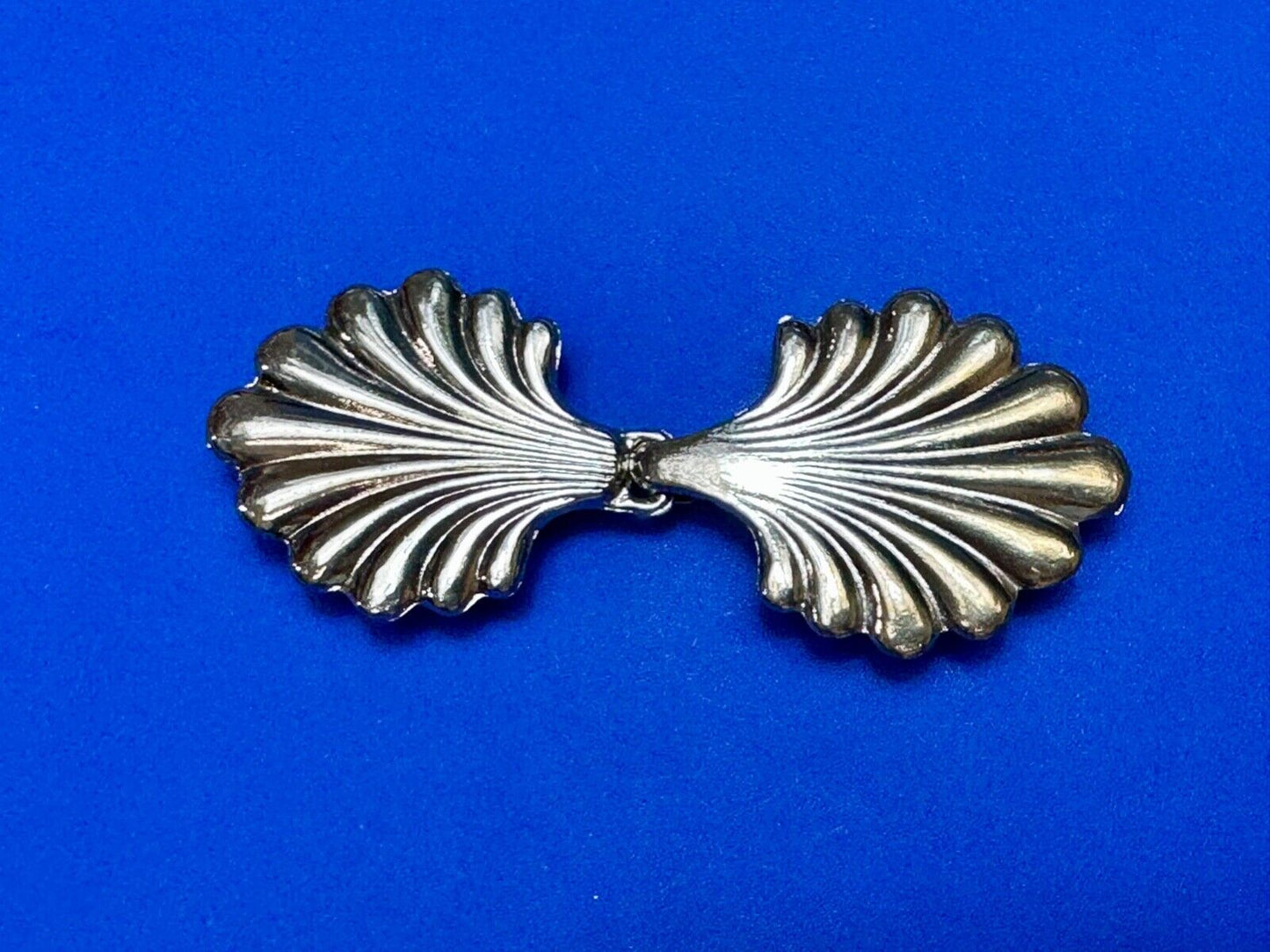 Vintage Abstract leaf shaped Two piece Interlocking silver tone belt buckle