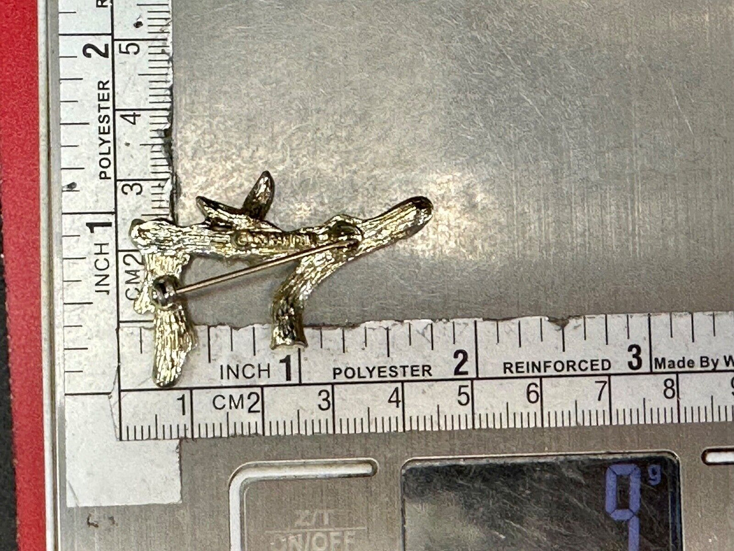 BAMBOO TWIG LETTER INITIAL " F " VINTAGE SARAH COVENTRY GOLDTONE BROOCH PIN