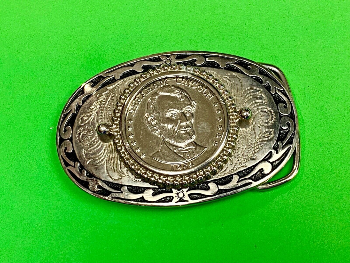 Vintage 1984 Abe Abraham Lincoln Coin centerpiece on collectors belt buckle