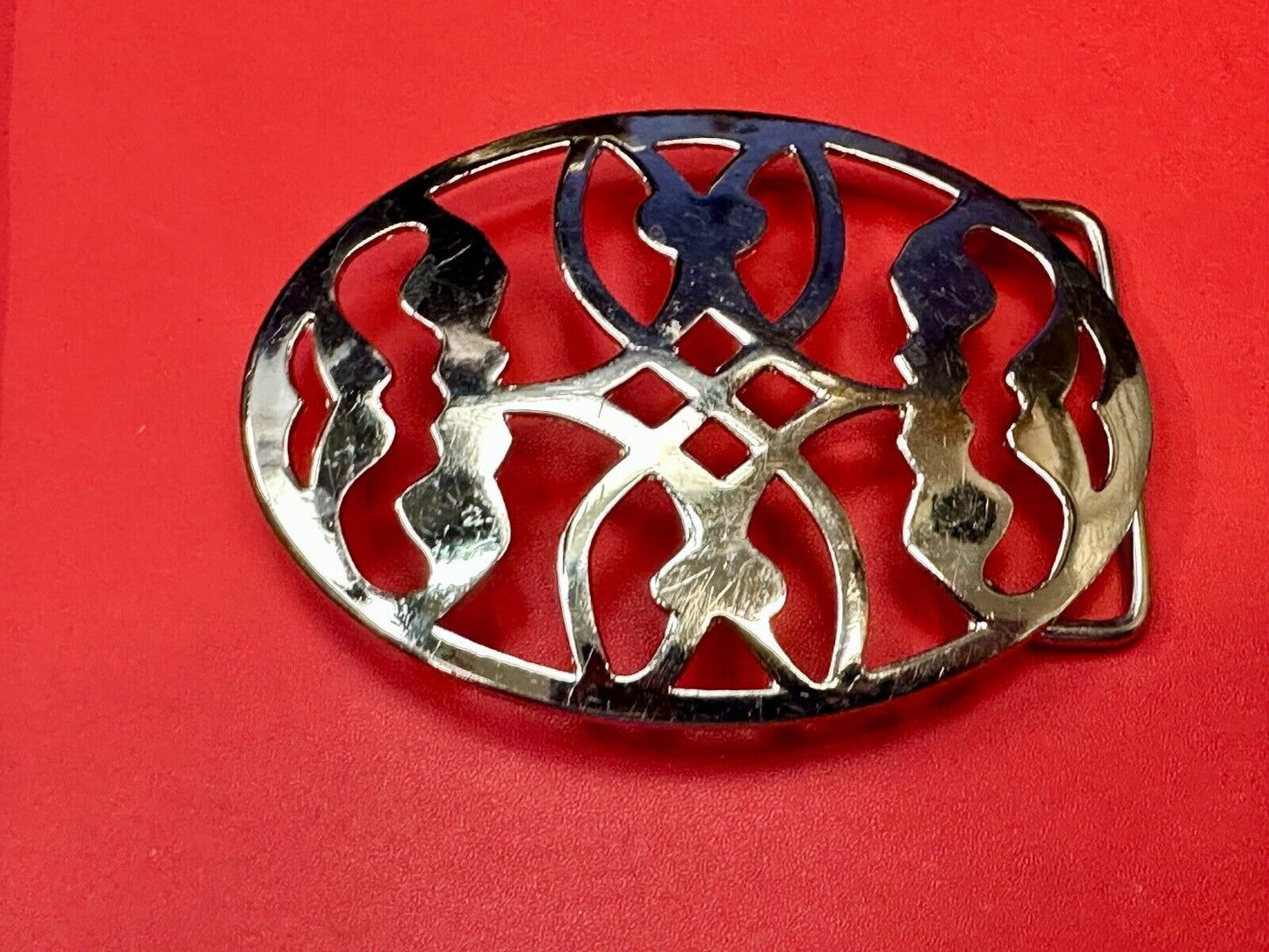 Unique cutout skeleton pattern silver tone oval belt buckle