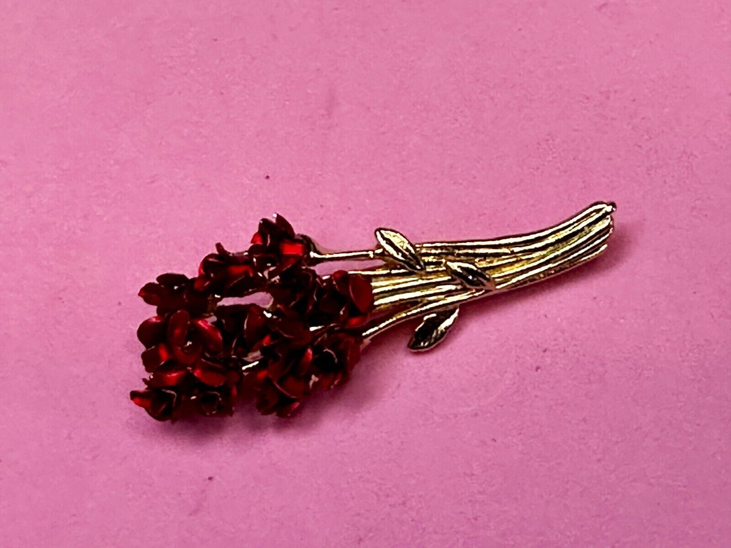 Beautiful Dozen of Red Roses Bouquet Gold Tone Brooch Pin Marked Signed DM 97