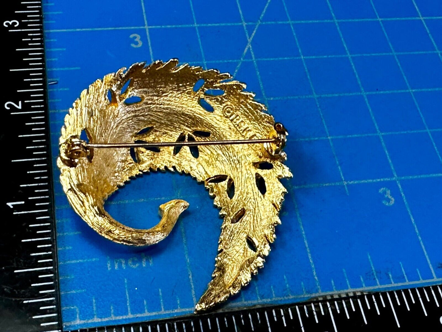 Swirl Curved Leaf Feather Design Gold Tone Vintage Brooch Pin Signed BSK