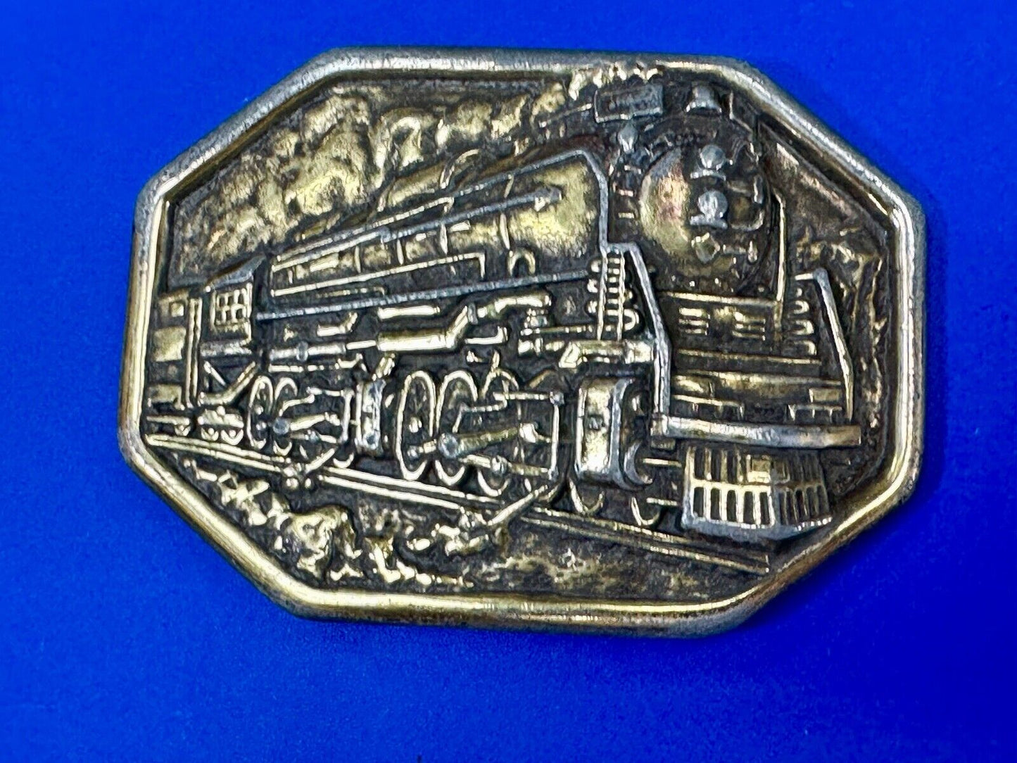 Train Engine Steam Locomotive RR collectors Vintage 70s belt buckle by Avon