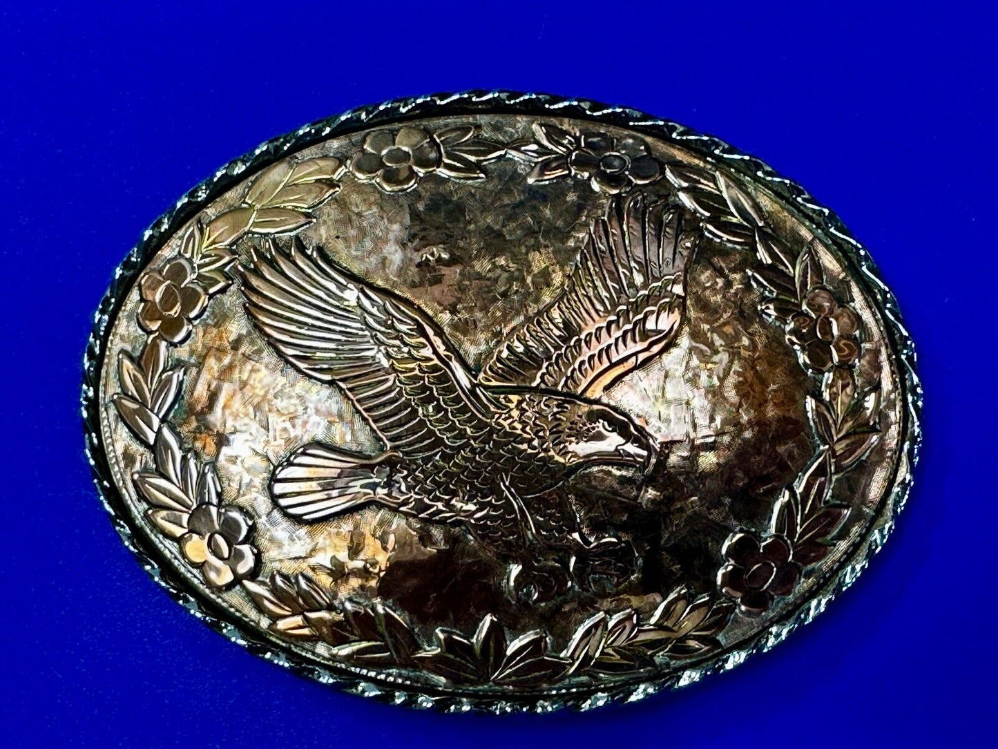 Vintage EAGLE flying High western etched flower swirl design belt buckle - W