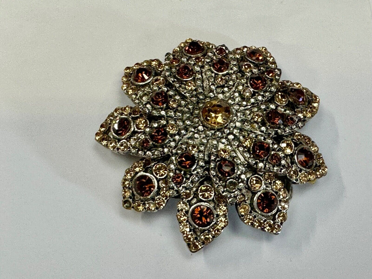 Beautiful rhinestone accented star shaped ornate belt buckle - missing stone