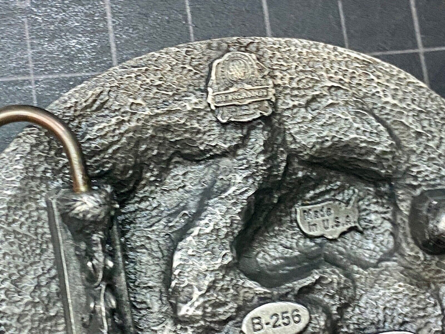 1995 Two Horse Head's Native American Indian Feather Bergamot B-256 belt buckle